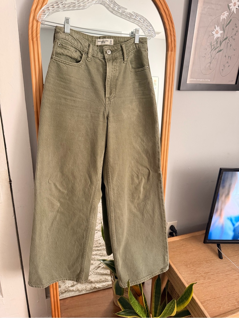 Abercrombie & Fitch High-Rise Wide Leg Jeans